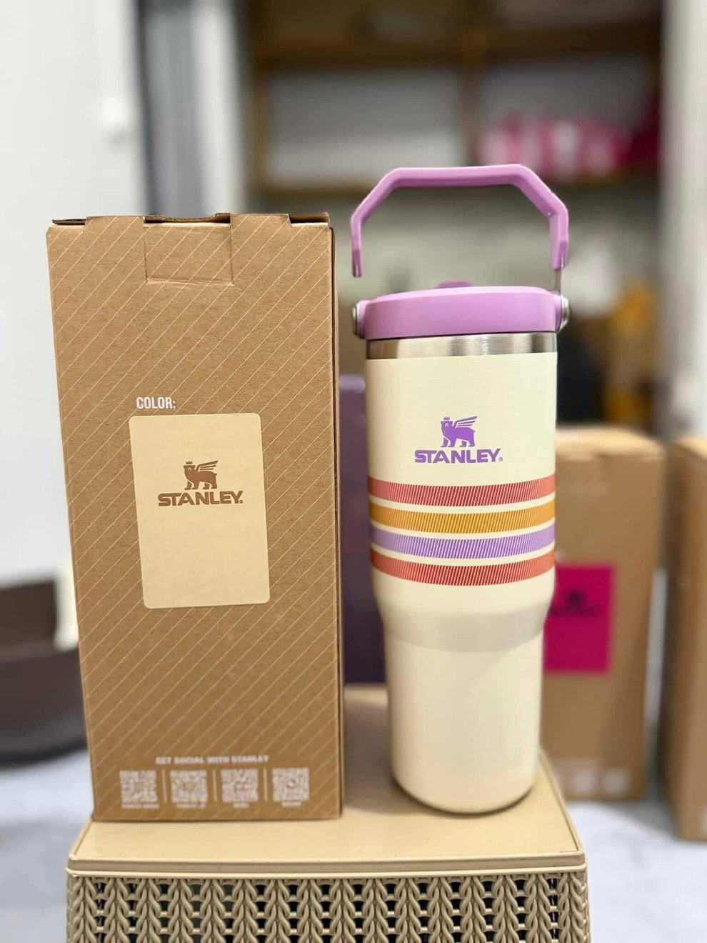 Versatile 30oz Stanley 900ML Flip Straw Tumbler