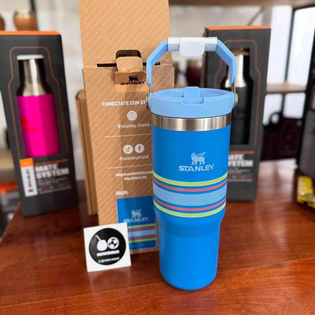 Versatile 30oz Stanley 900ML Flip Straw Tumbler