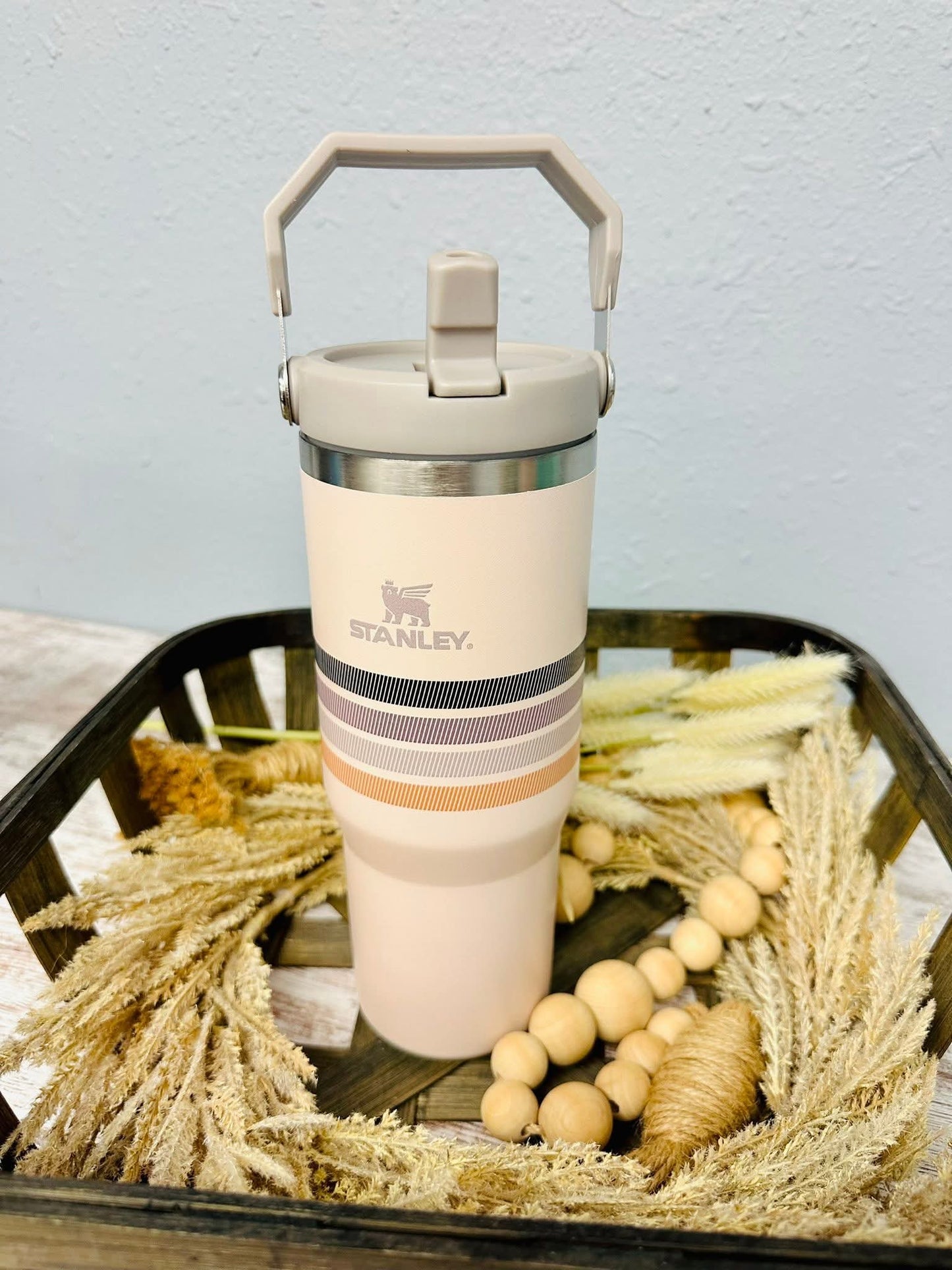 Versatile 30oz Stanley 900ML Flip Straw Tumbler